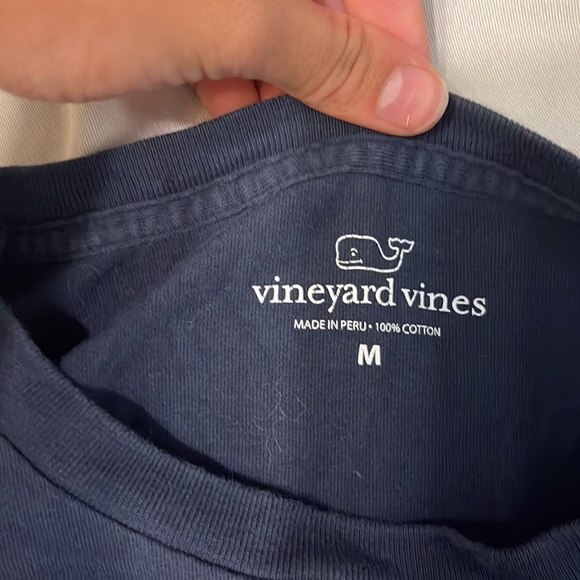 Vineyard vines tshirt - Picture 2 of 3